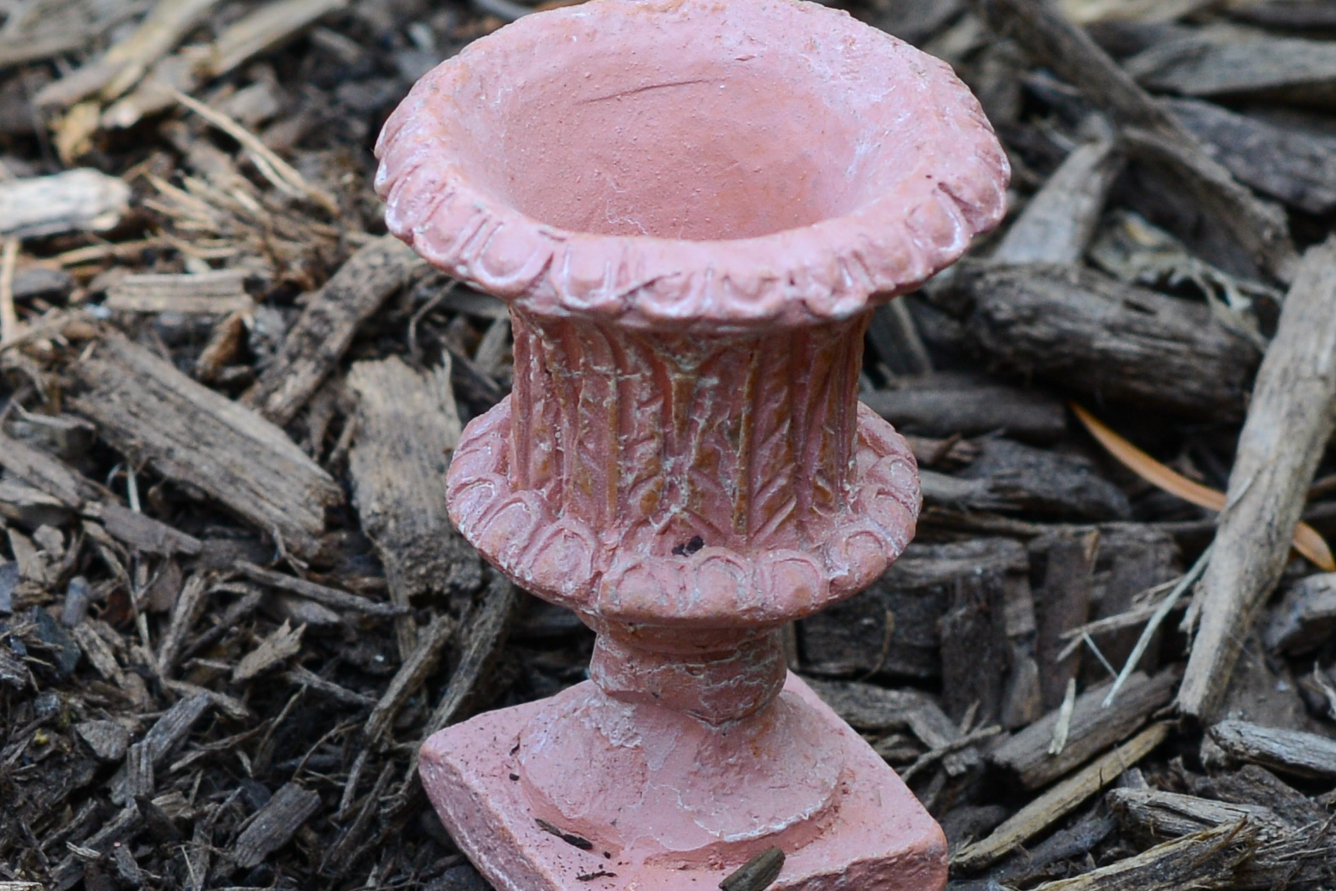 Elegant Mini Planter Salmon Leaf