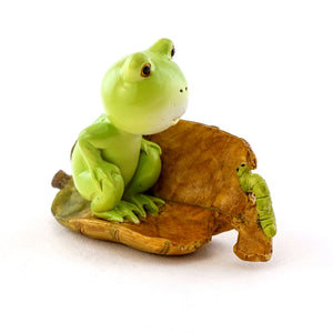 Poko the Frog Having A Heart To Heart - Mini Fairy Garden World
