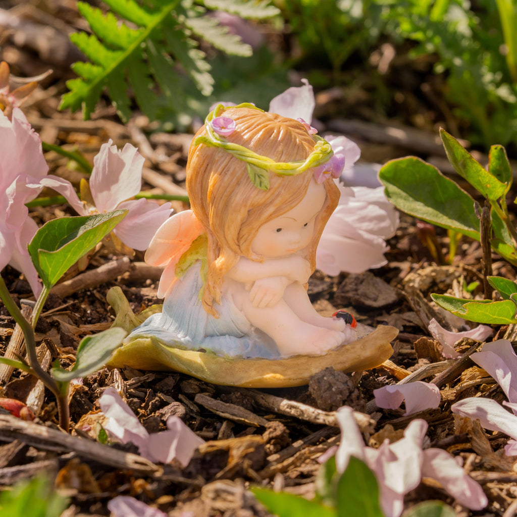 Little Fairy With Ladybug - Mini Fairy Garden World